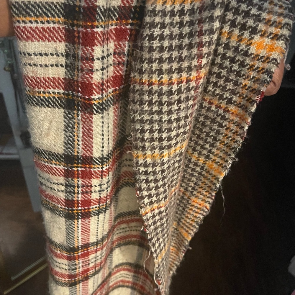 Plaid and wool Patterned Neck scarf